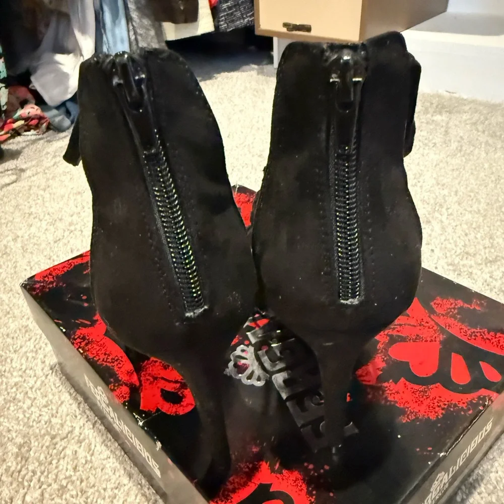 Fergalicious Black Heels Great Condition! - Picture 2 of 4